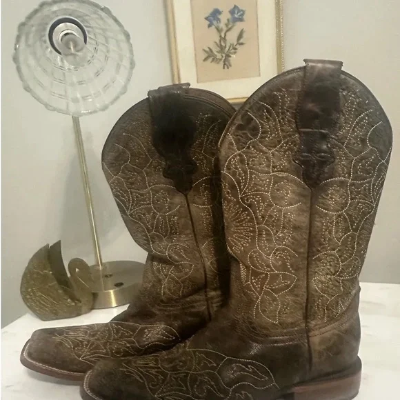Circle G brown Leather Cowboy Boots - Picture 2 of 9